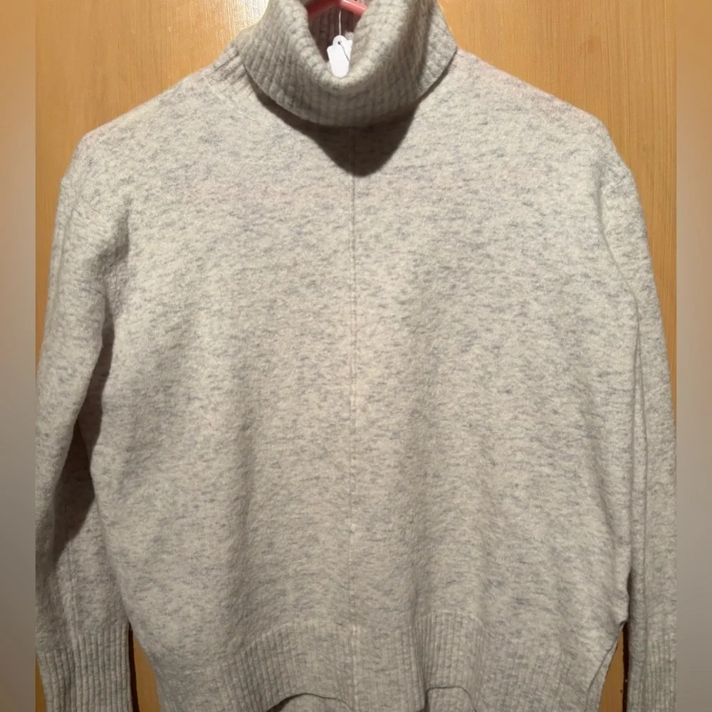 Athleta Transit Pullover Sweater Turtleneck Heather Gray Size Large EUC Wool